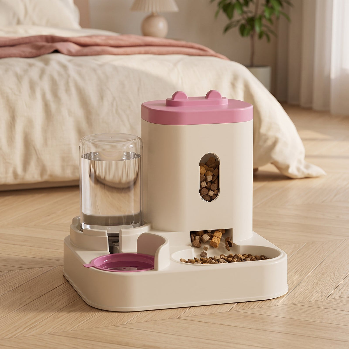 Distributeur automatique croquettes et eau 2-en-1 CROQEO coloris rose, dans une chambre cocooning